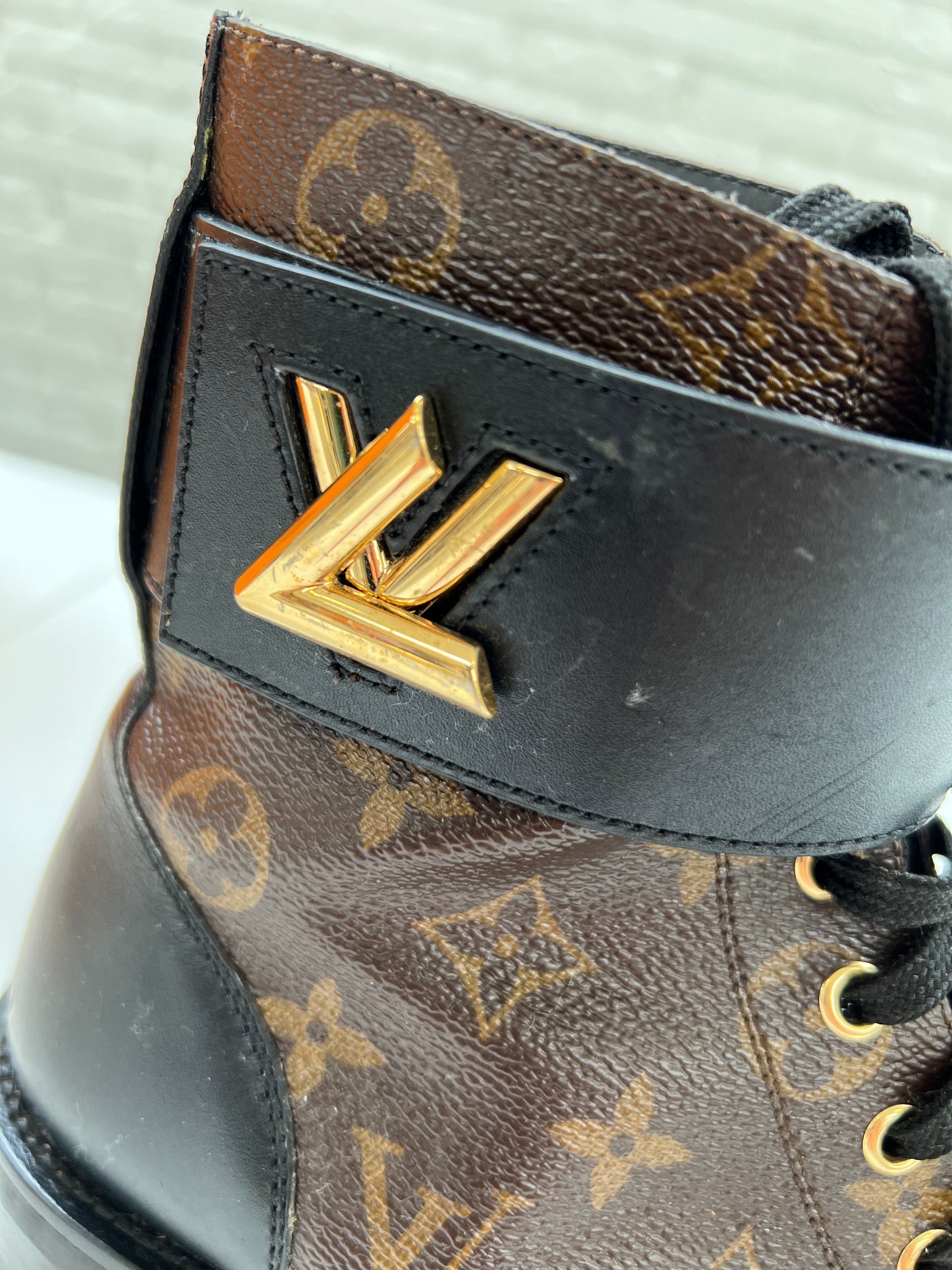 Louis Vuitton (37 1/2)