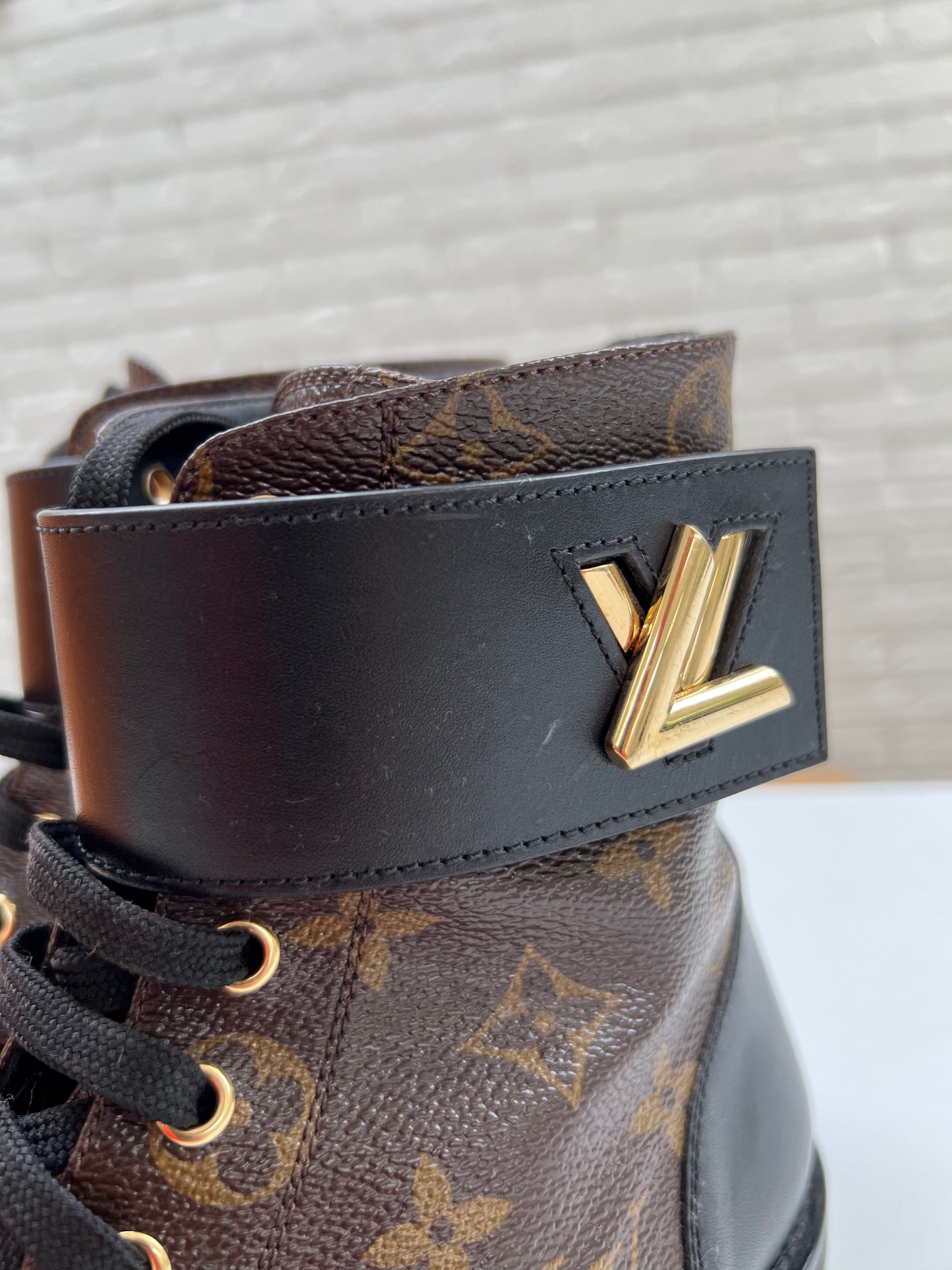 Louis Vuitton (37 1/2)